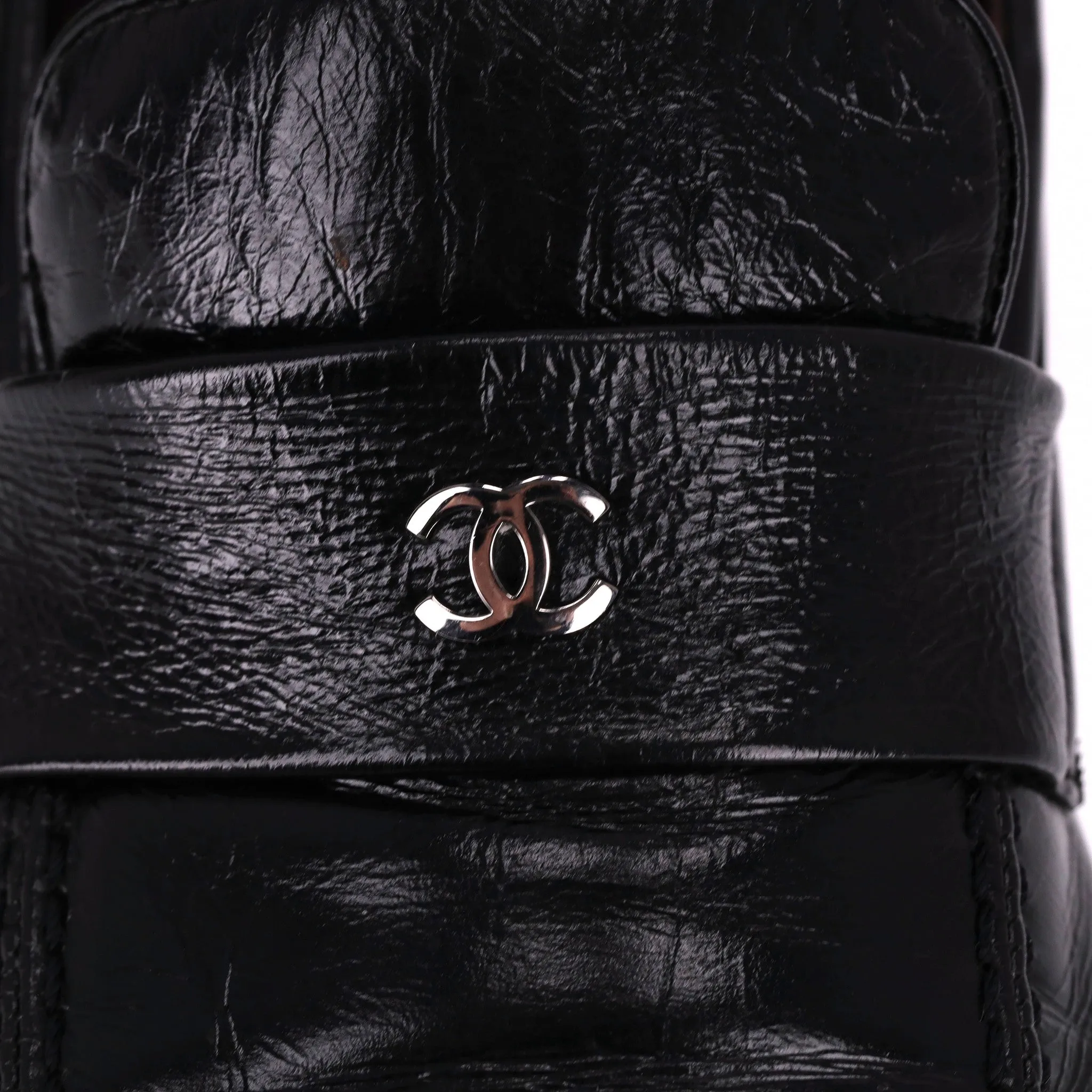 Chanel Calfskin Leather 'CC' Logo & Chain Moccasin Loafers. Size 39.5