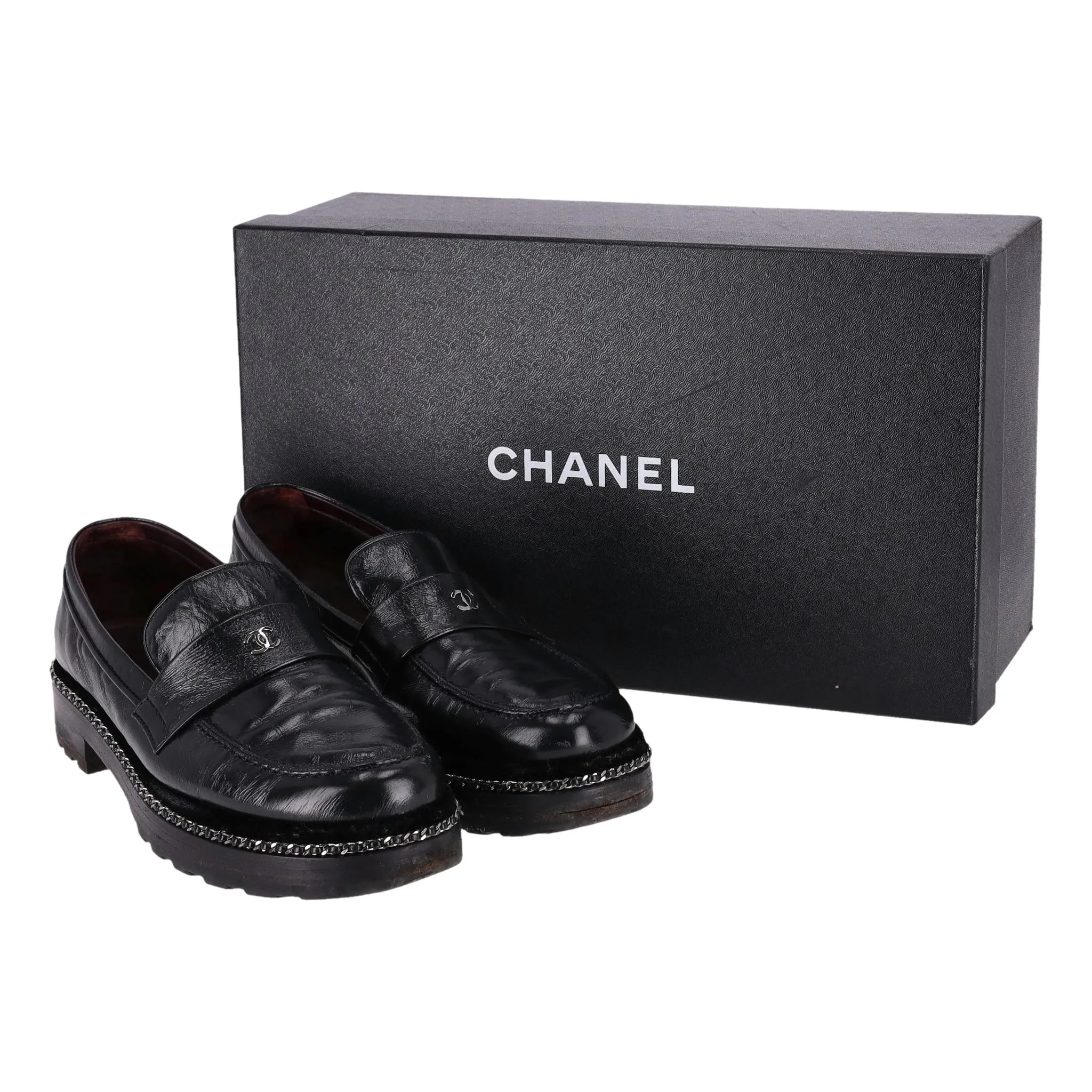 Chanel Calfskin Leather 'CC' Logo & Chain Moccasin Loafers. Size 39.5