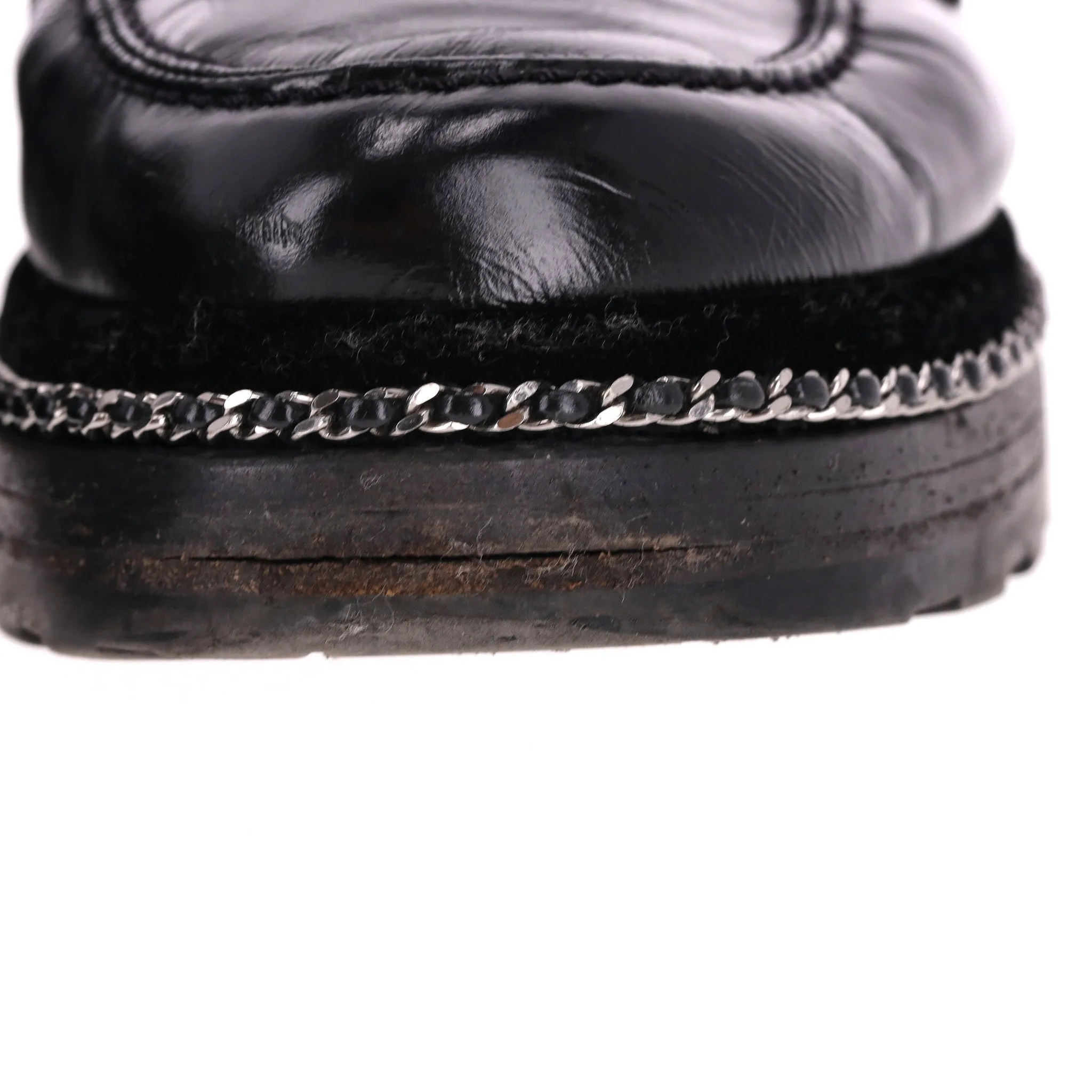 Chanel Calfskin Leather 'CC' Logo & Chain Moccasin Loafers. Size 39.5