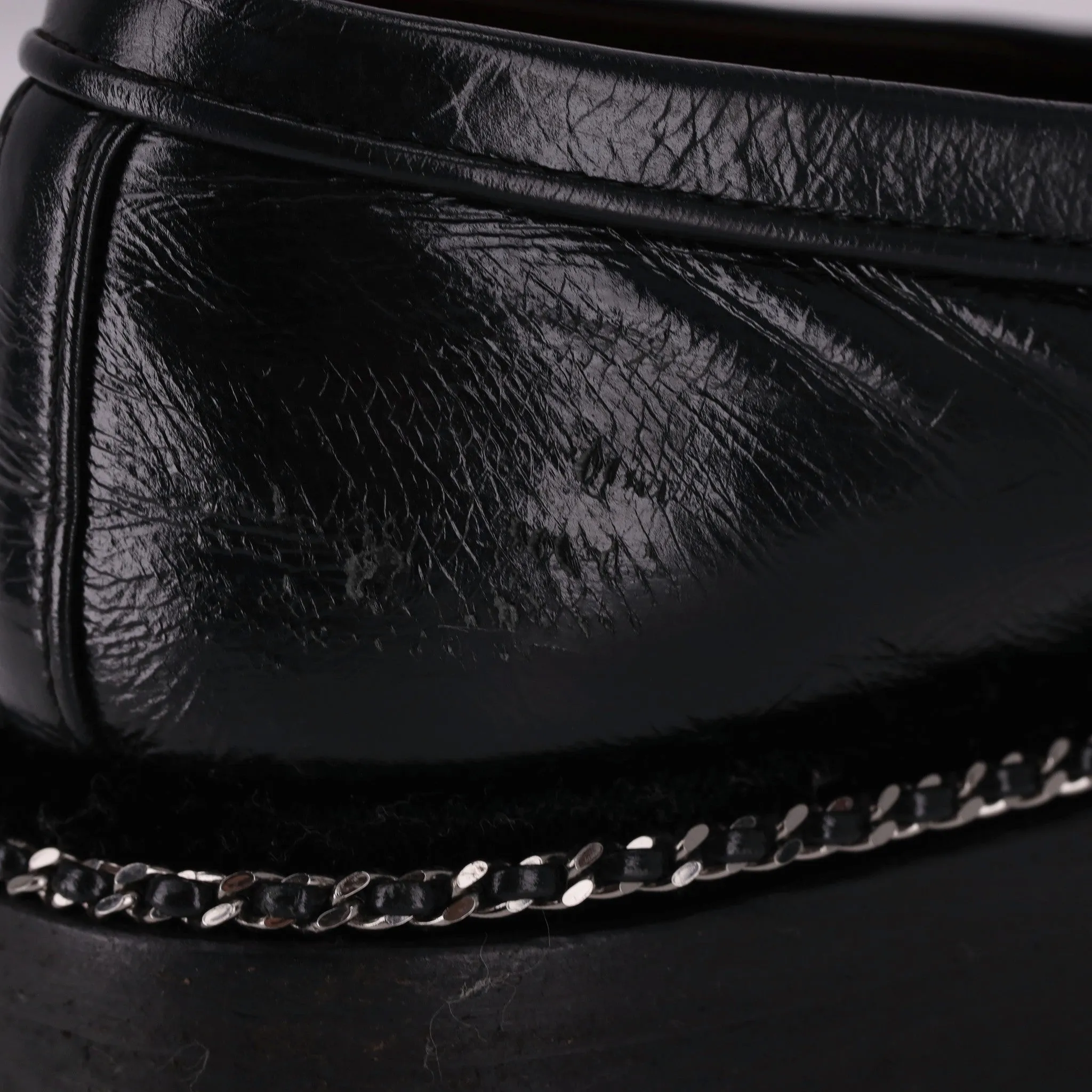 Chanel Calfskin Leather 'CC' Logo & Chain Moccasin Loafers. Size 39.5