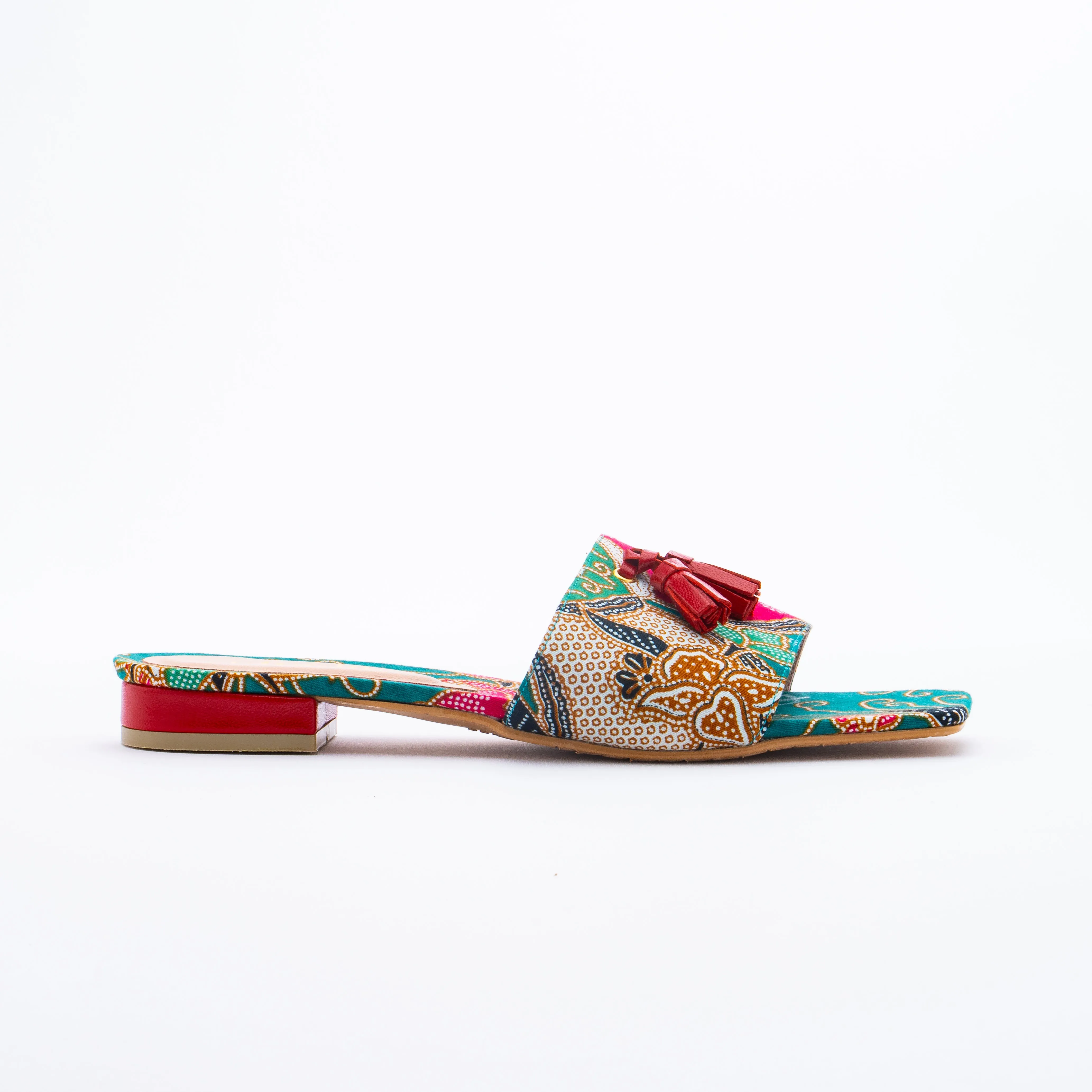 SURIA TASSEL FLATS