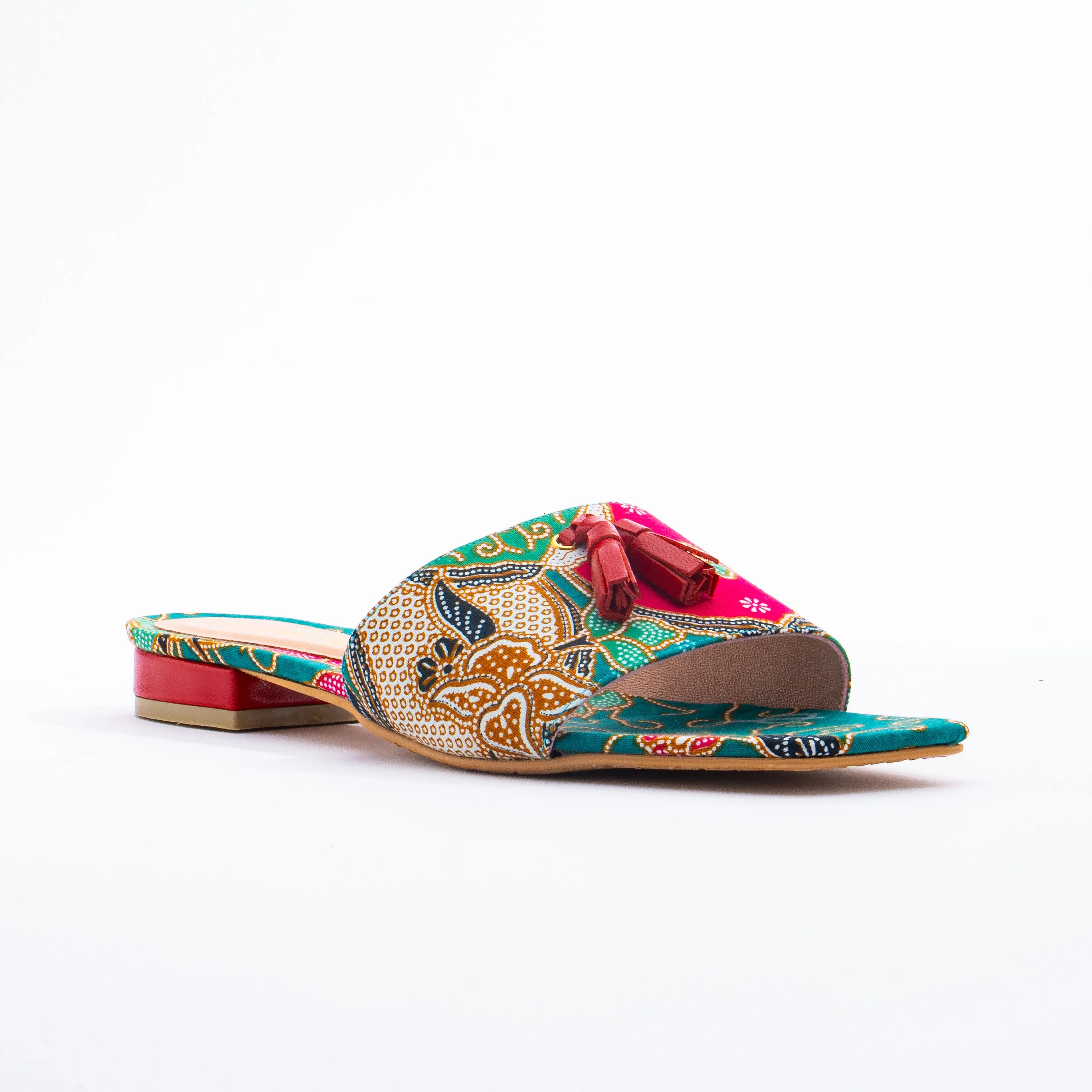 SURIA TASSEL FLATS
